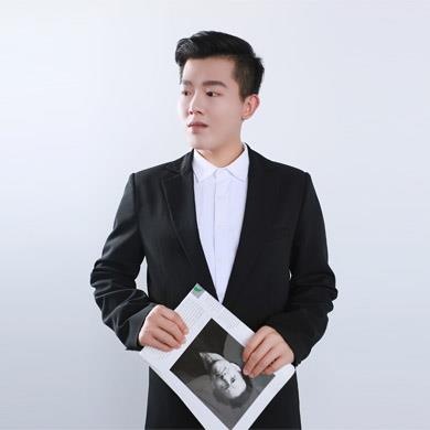 高級設計師：鄭鴻生